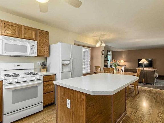 4th image of 6891 Olga Ct