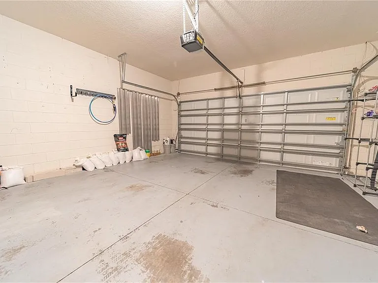 2592 Isabela Ter — Photo 41