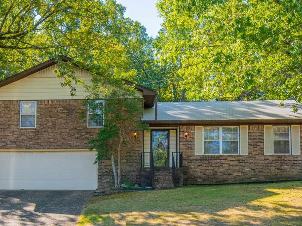 11819 Pleasant Forest Dr, Little Rock, AR 72212