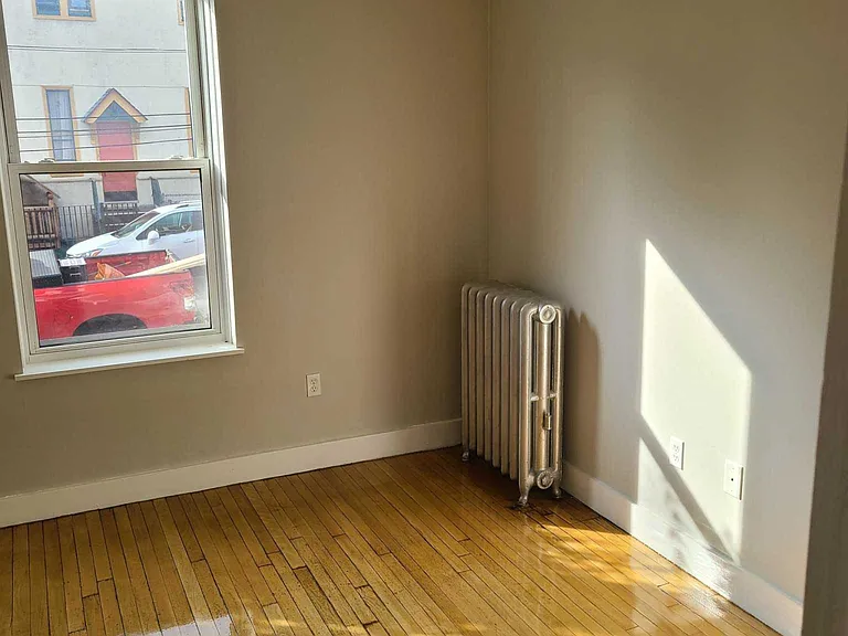 Farrington Ave — Photo 23