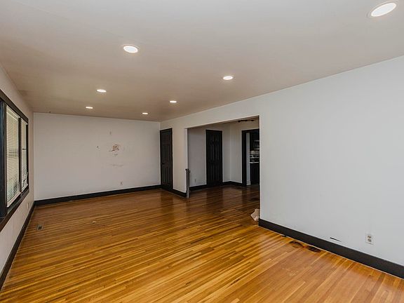 3rd image of 207 & 209 S Custer St