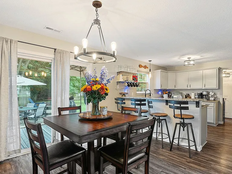 3397 Yorkshire Dr — Photo 8