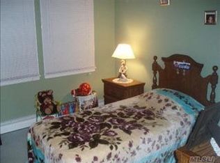 7 Honey Dr, Syosset, NY 11791