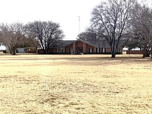 7303 Olton Rd, Plainview, TX 79072