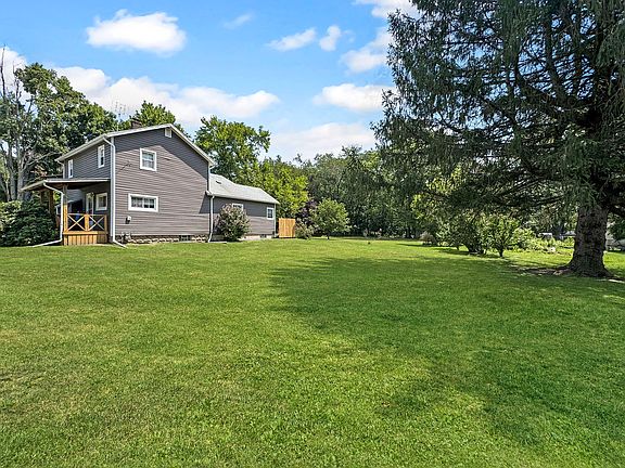 4th image of 2876 Saranac Dr