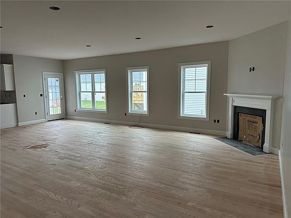 5th image of 39 Weston Ave