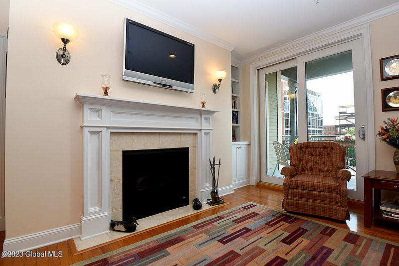 4th image of 70 Railroad Place #313