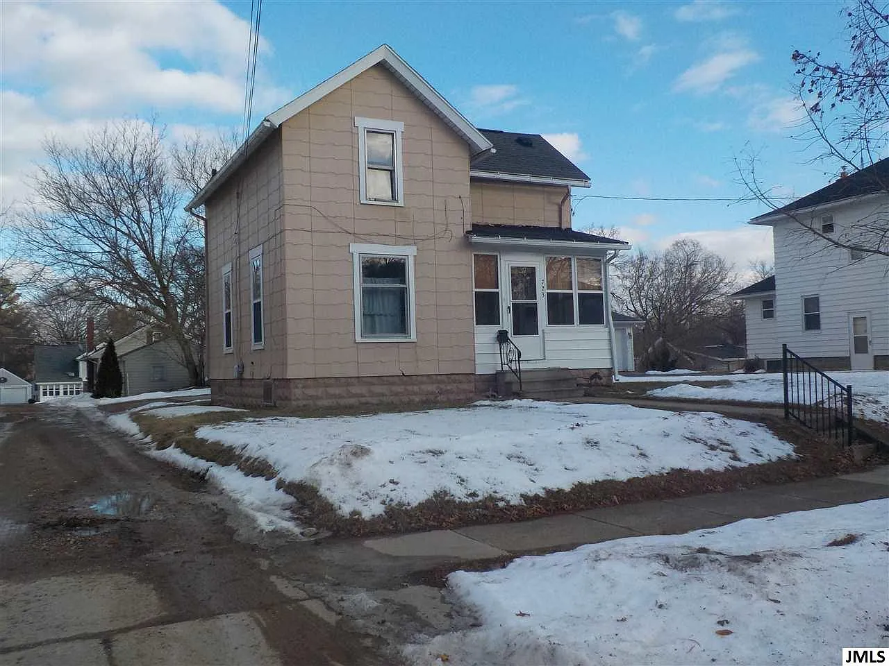 723 Loomis St photo 1