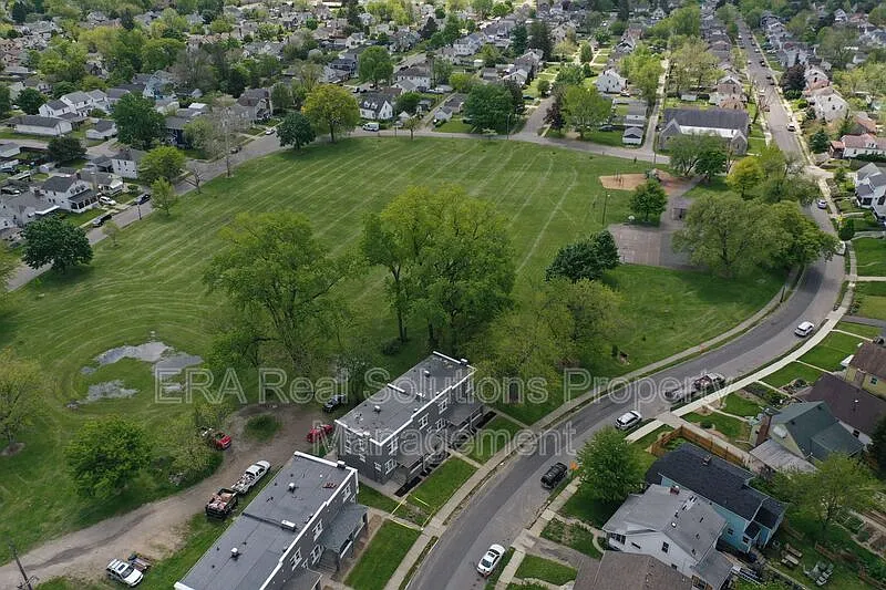 2 bed, 1.0 bath, 1008 sqft, $1,120 — Photo 2