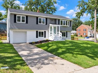 1 Beechwood St, Turnersville, NJ 08012
