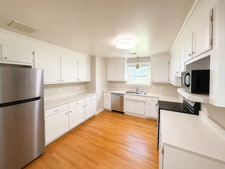 37 Carriage Dr — Photo 17