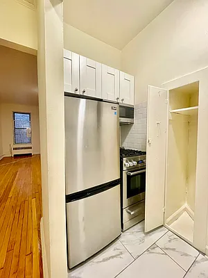 Rented by HOLTON REAL ESTATE INC. | media 18