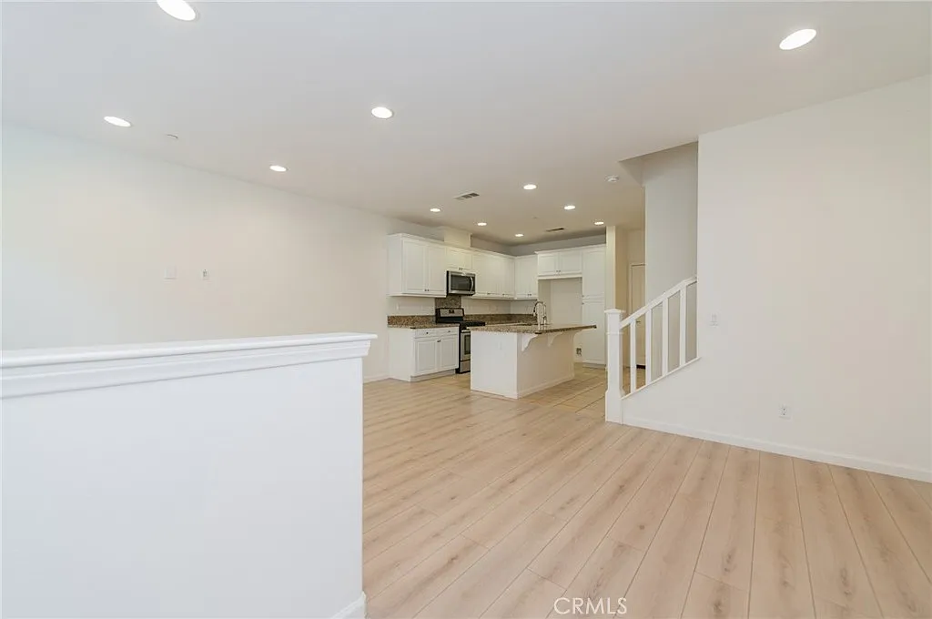3 bed, 1580 sqft, $2,950 — Photo 3