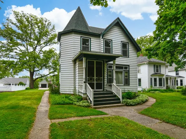 621 N Broadway St, De Pere, WI 54115
