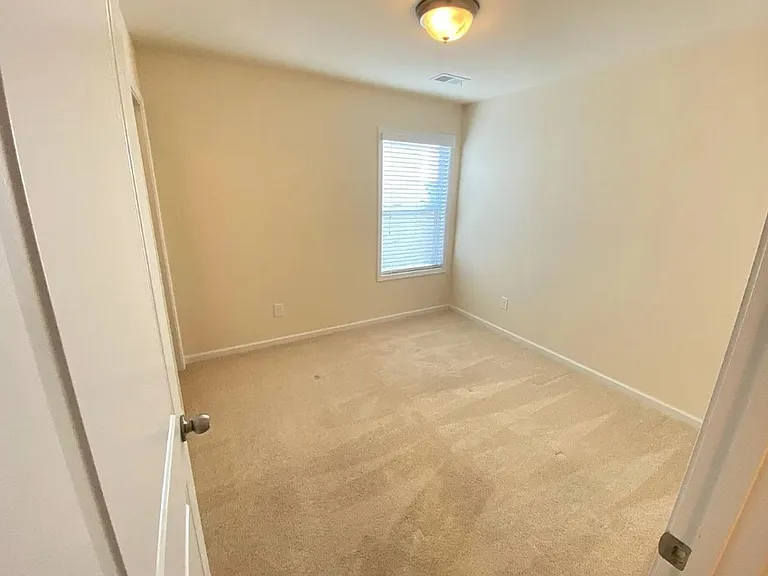 847 Dovefield Ln — Photo 7
