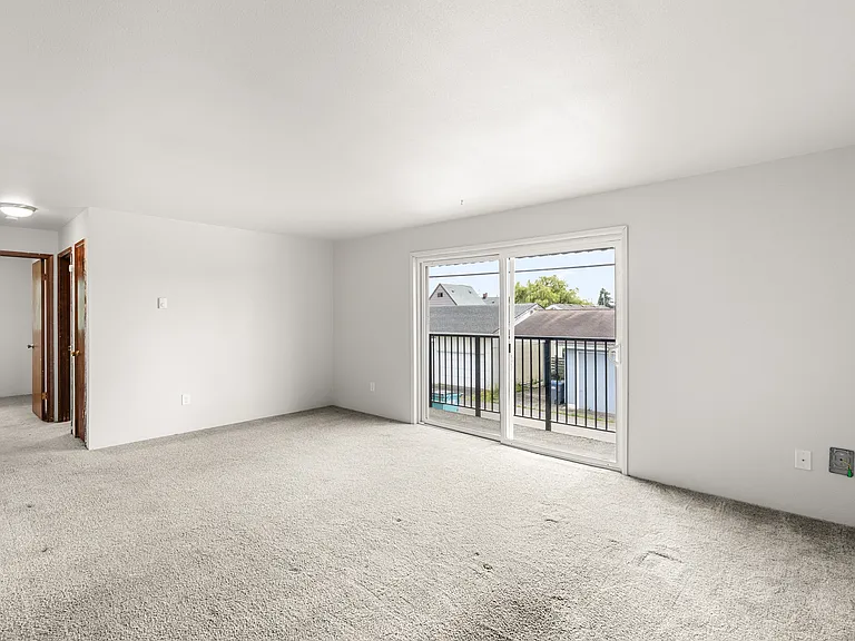 1111 W Market St #4 — Photo 4