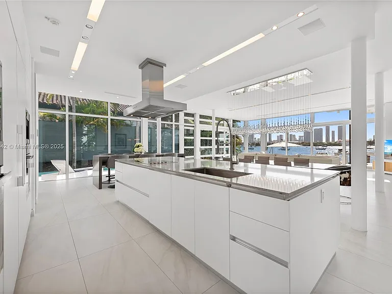 440 S Hibiscus Dr — Photo 12
