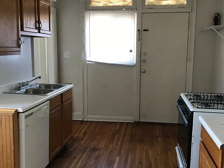 2551 Indianola Ave #1 — Photo 9
