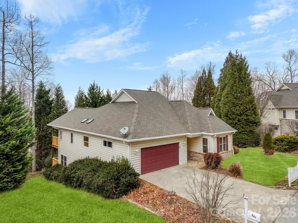 242 Carriage Summitt Way, Hendersonville, NC 28791
