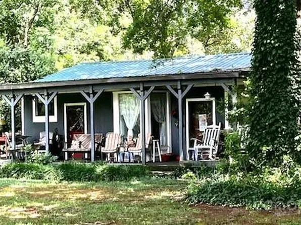 720 Emmanuel Dr, Charlotte, NC 28216