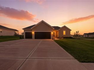 18804 Redbud Ln, Spring Hill, KS 66083