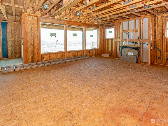 4th image of 10107 174th Avenue E
