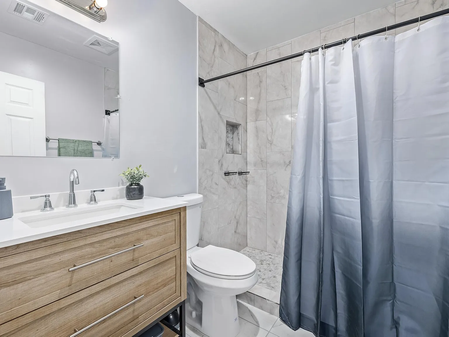 4 bed, 3.0 bath, 1650 sqft, $758 — Photo 3