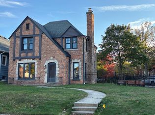 1401 E Kenmore Pl, Milwaukee, WI 53211