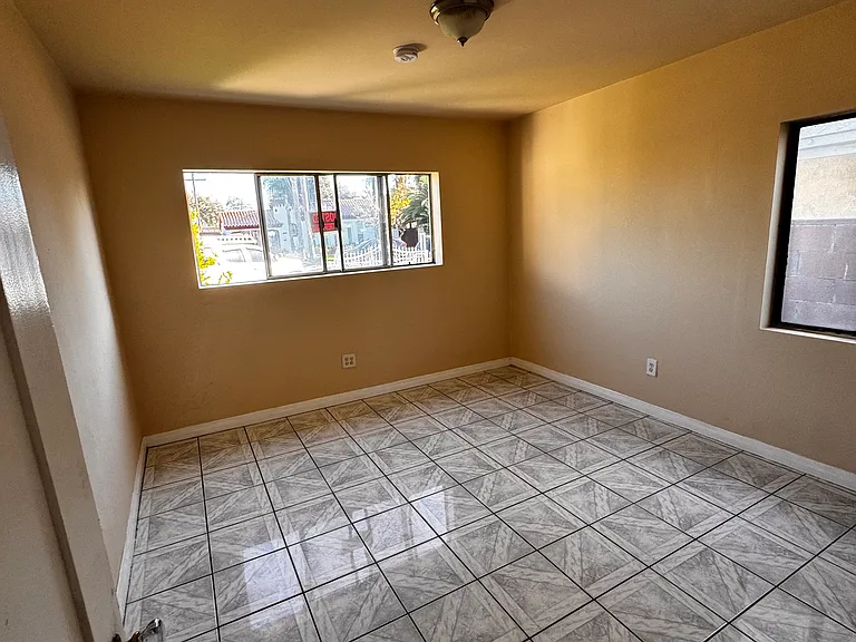 2653 Flower St — Photo 9