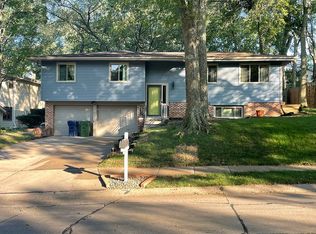 11769 Amos Gates Dr, Bellevue, NE 68123