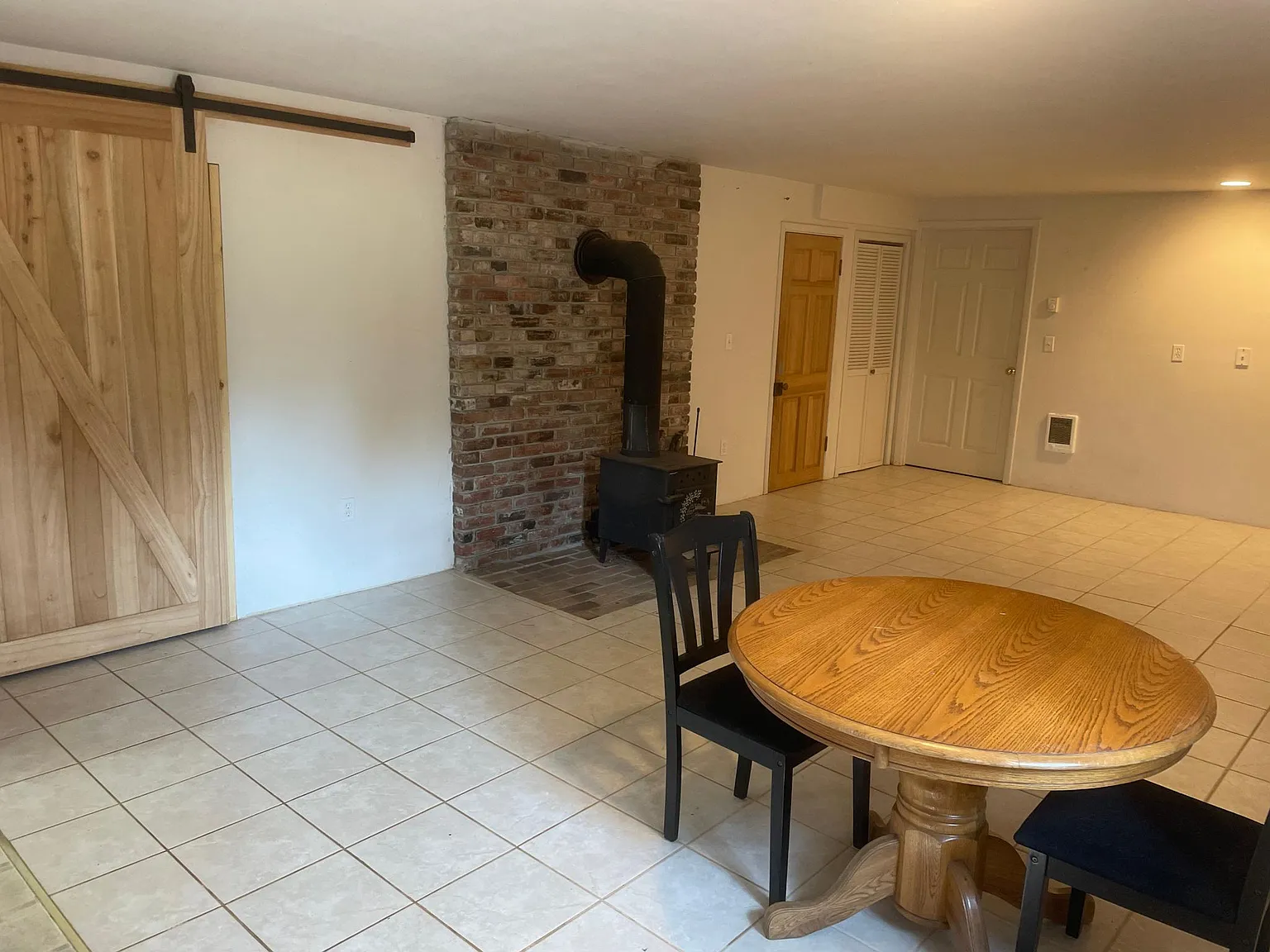 2 bed, 1200 sqft, $1,650 — Photo 1