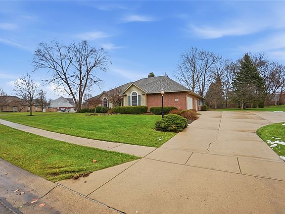 4th image of 4254 Sarahs Way