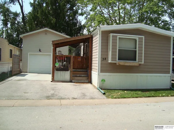 4208 N 127th Plz #38, Omaha, NE 68164