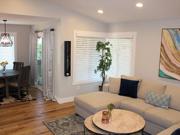 4th image of 1055 Delna Manor Ln