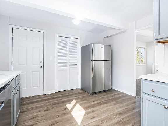 5th image of 1009 Nowell Ave