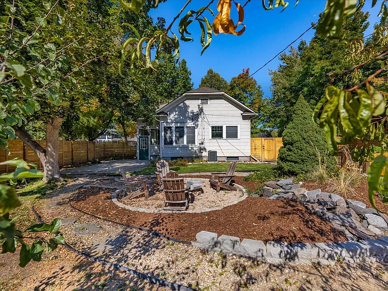 2323 W Regan Ave — Photo 26