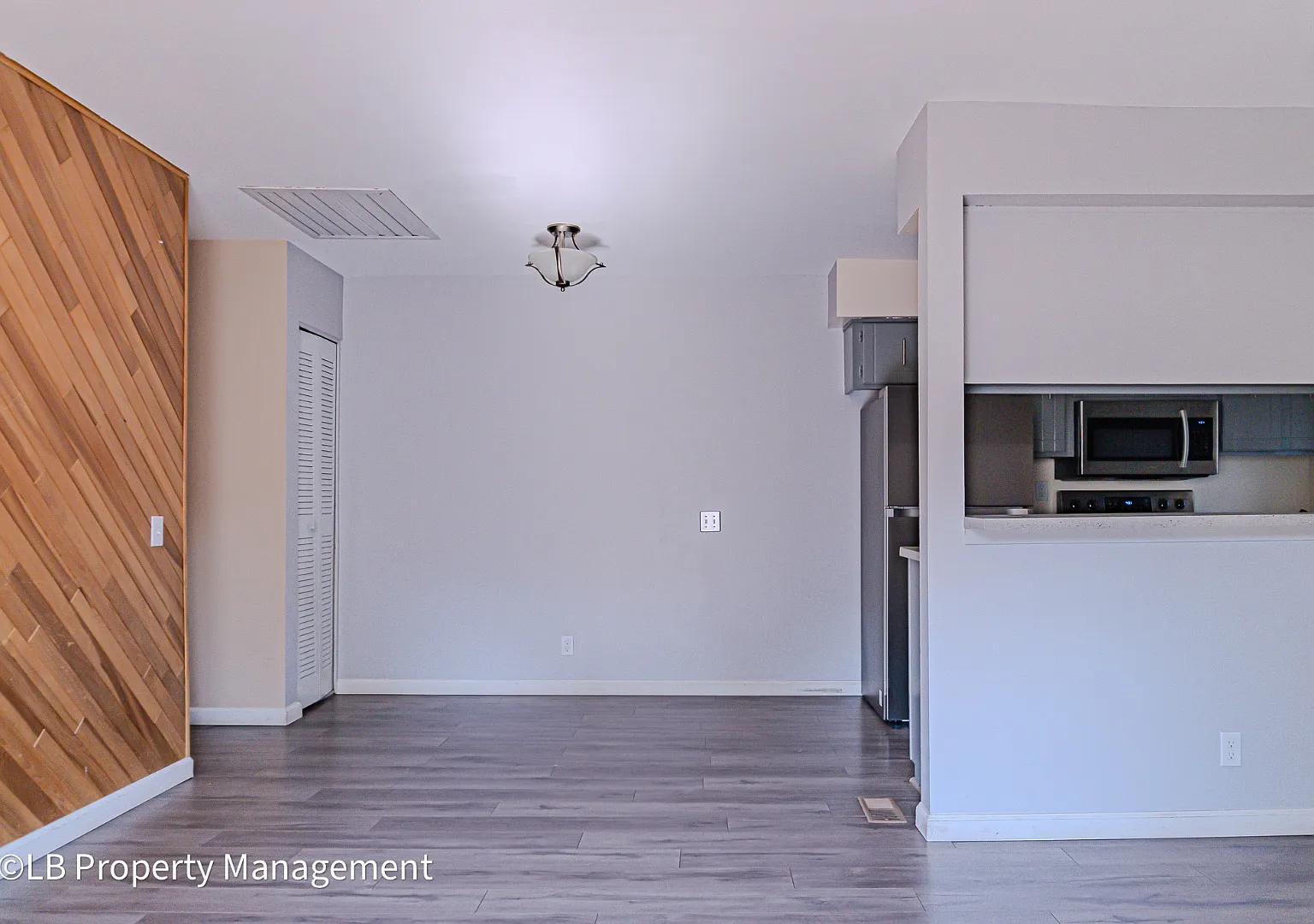 9255 E Lehigh Ave — Photo 2