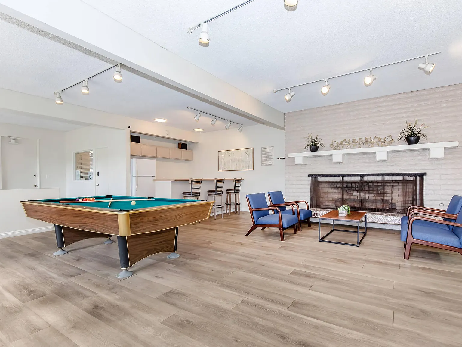 Emerald Victoria Apartments — Photo 4