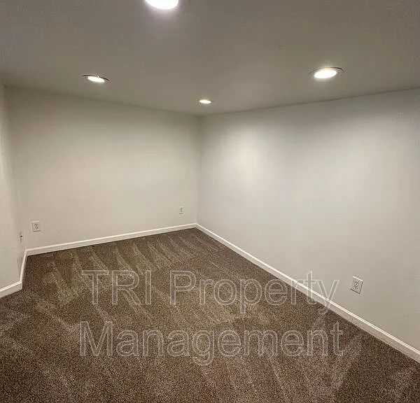 1526 9th Ave #4 — Photo 17