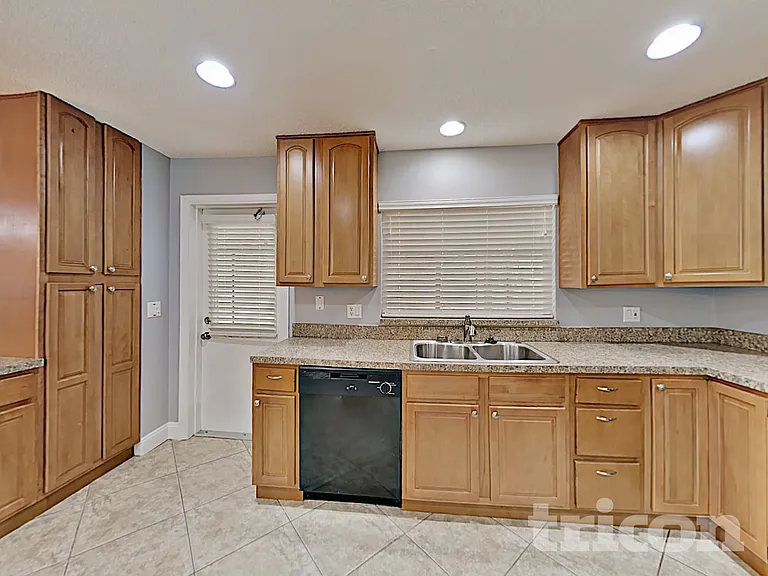 1548 Silver Fox Cir — Photo 9
