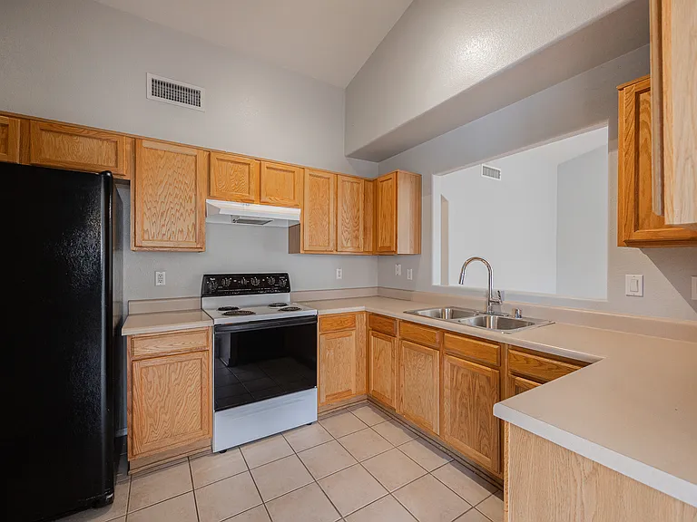 13344 W Desert Ln — Photo 9