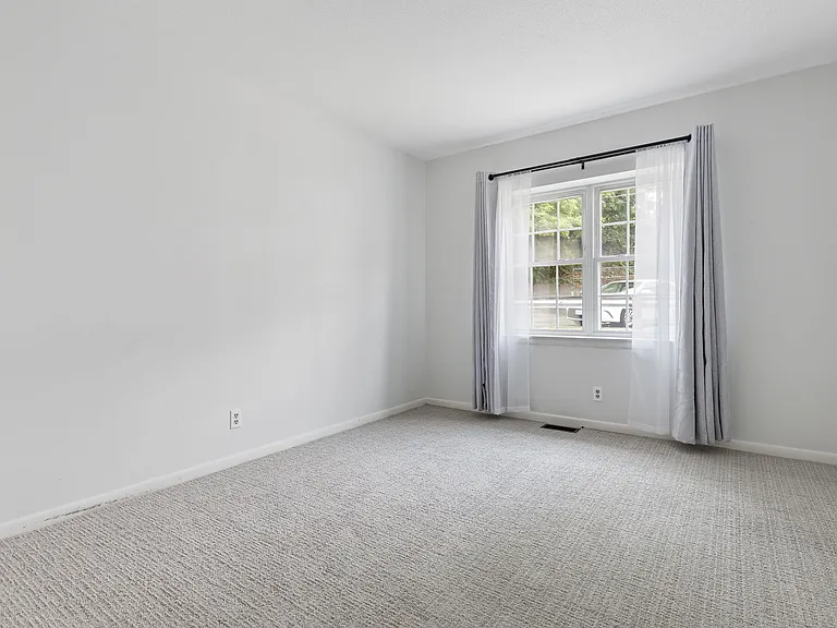 124 Lake Shore Rd #2A — Photo 12