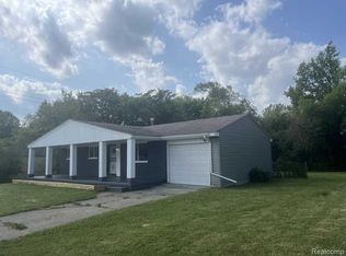 2162 W Coldwater Rd, Flint, MI 48505