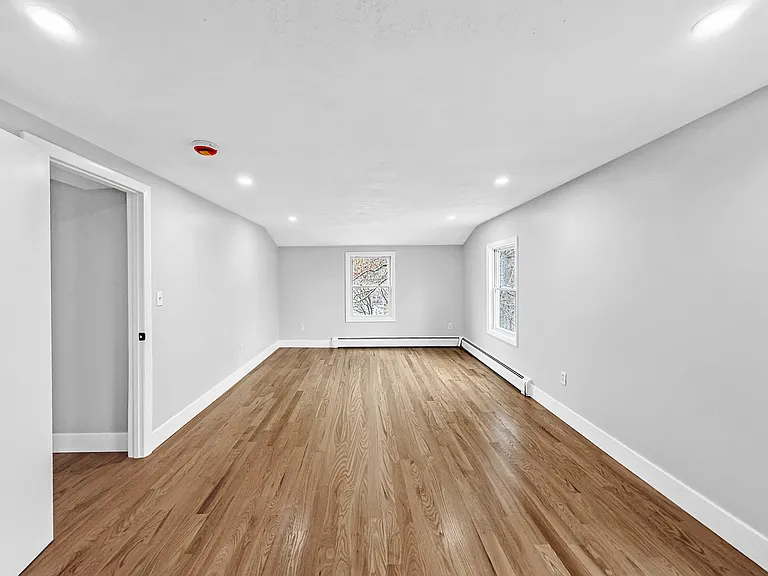 21 Burlington Rd — Photo 26