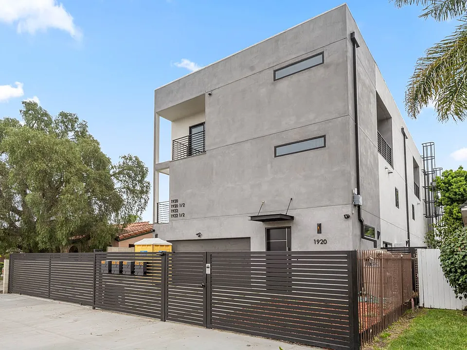1920 S Sherbourne Dr