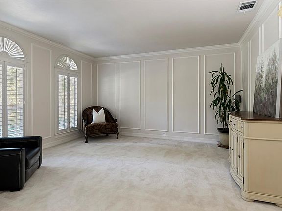 5th image of 2316 Southern Oak Dr