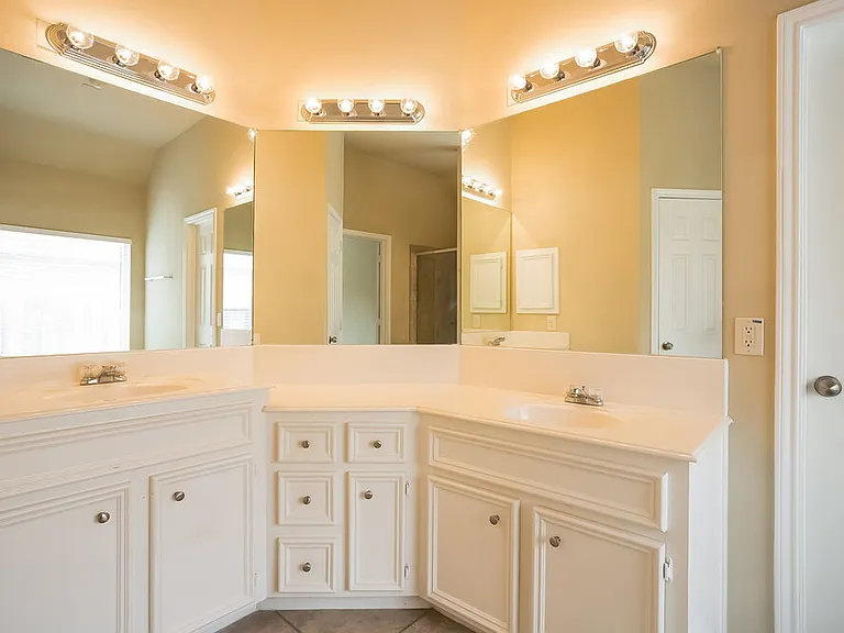 9510 Wakefield Village Dr — Photo 8