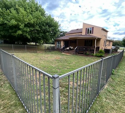 3rd image of 137 Hillcrest St