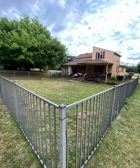 137 Hillcrest St — Photo 3