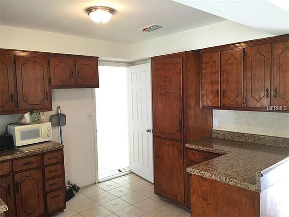 4th image of 3412 Londonderry Blvd